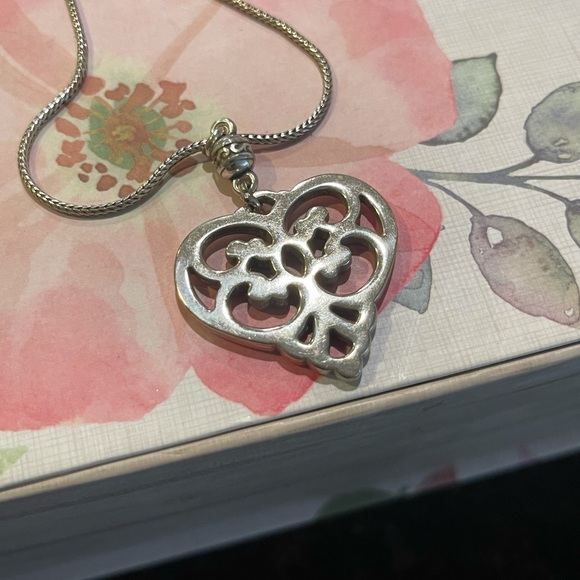 BRIGHTEN 20-24in Heart necklace perfect condition. - Picture 5 of 7
